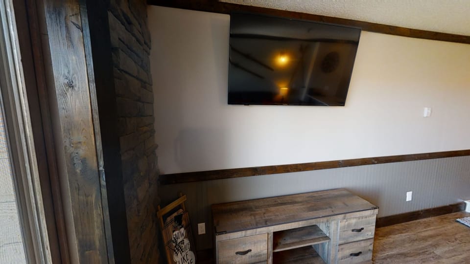 Indoors, Hardwood, Screen, Floor, Flooring