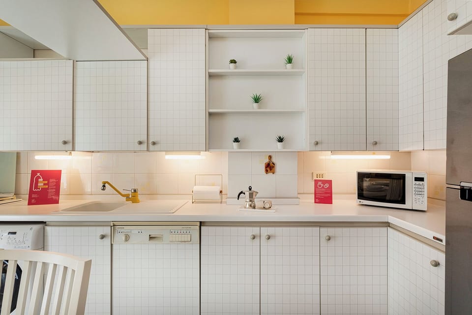 Apartment, Balcony | Private kitchen | Fridge, microwave, oven, stovetop