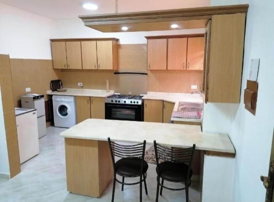 Suite, Balcony, Garden View | Private kitchen