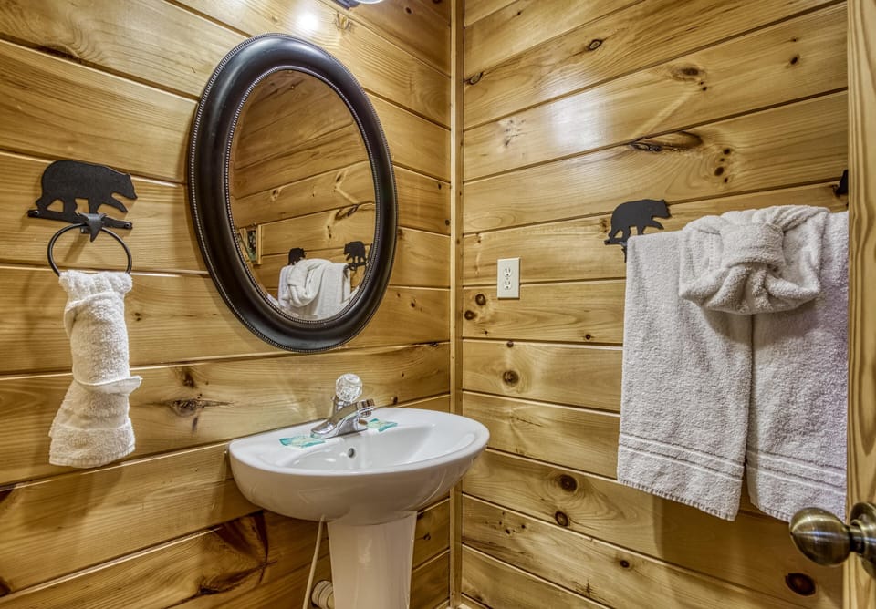 A Bear Creek Crib #1905 Cabin in Pigeon Forge
