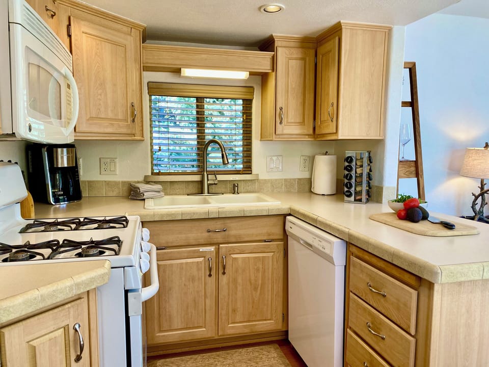 Full kitchen