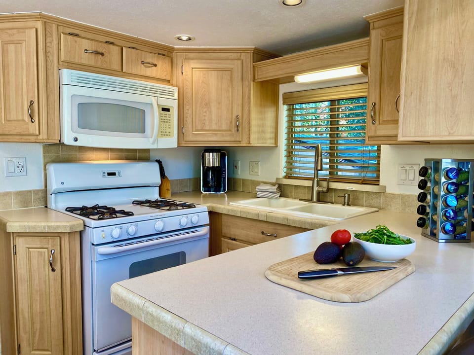 Full kitchen