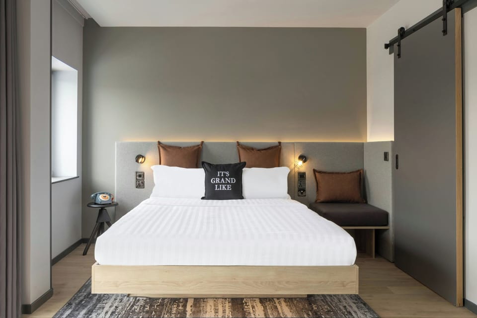 Room, 1 Queen Bed (View) | Desk, laptop workspace, soundproofing, iron/ironing board (on request)
