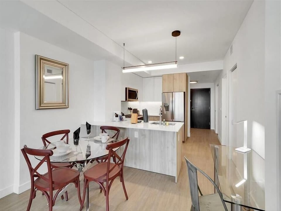 Downtown Phoenix Phoenix 1 Bedroom Dining Room