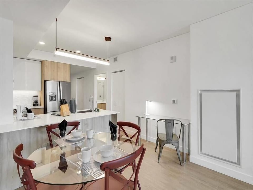 Downtown Phoenix Phoenix 1 Bedroom Dining Room