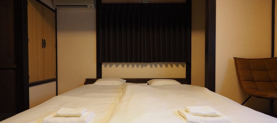 Twin Room, Non Smoking | Desk, laptop workspace, free WiFi, bed sheets