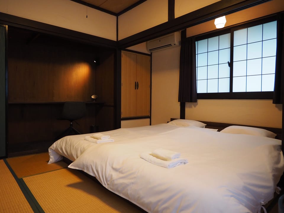 Twin Room, Non Smoking | Desk, laptop workspace, free WiFi, bed sheets