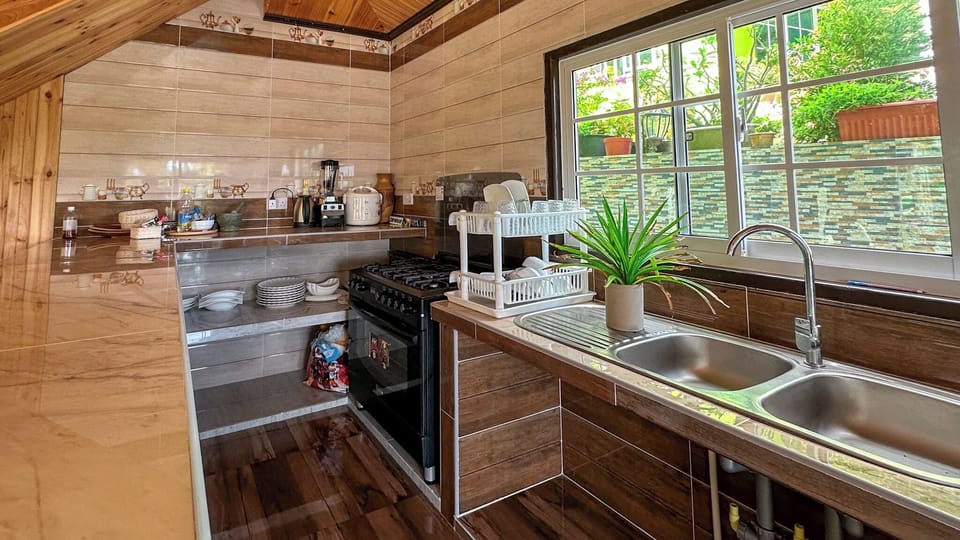 Comfort Villa, 3 Bedrooms, Partial Ocean View | Private kitchen | Full-size fridge, microwave, oven, stovetop