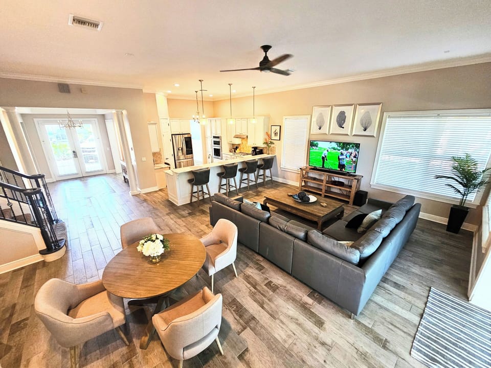 Grand Area: Living Room/Kitchen Combo