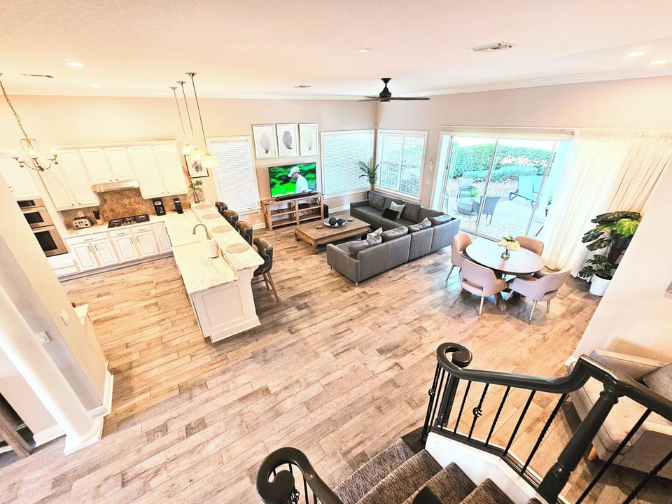 Grand Area: Living Room/Kitchen Combo