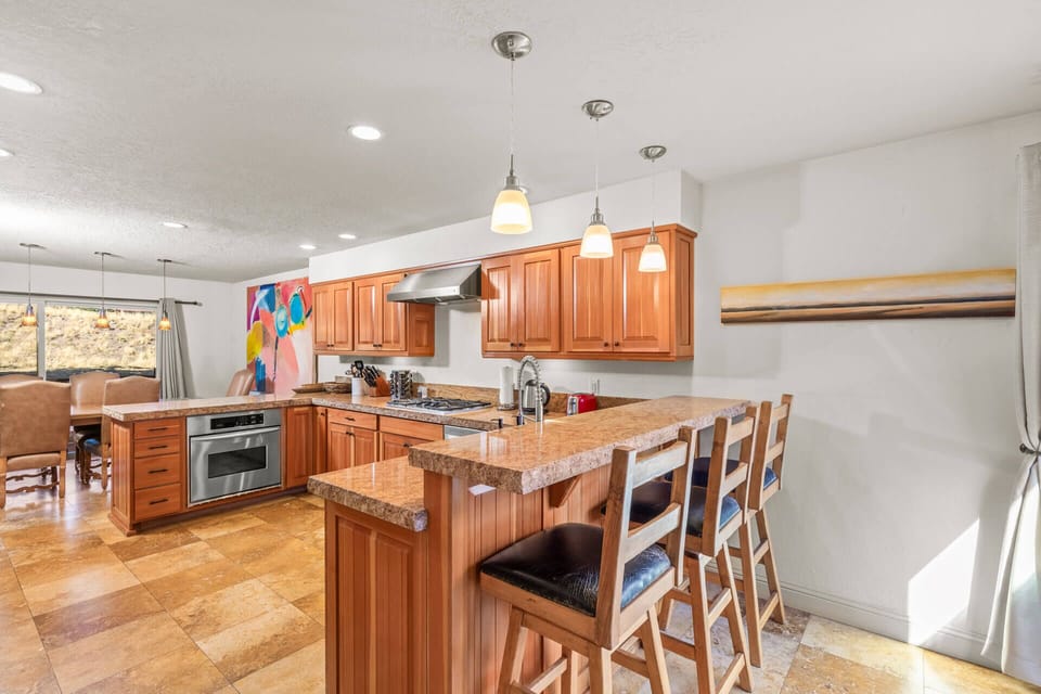 Park West Village 3953: Main level kitchen