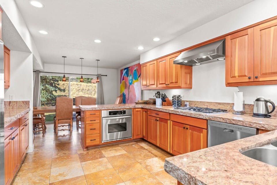 Park West Village 3953: Main level kitchen