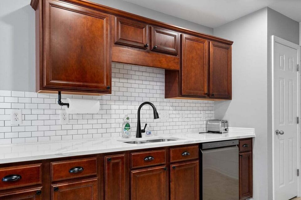 Full kitchen