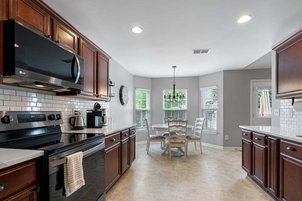 Full kitchen