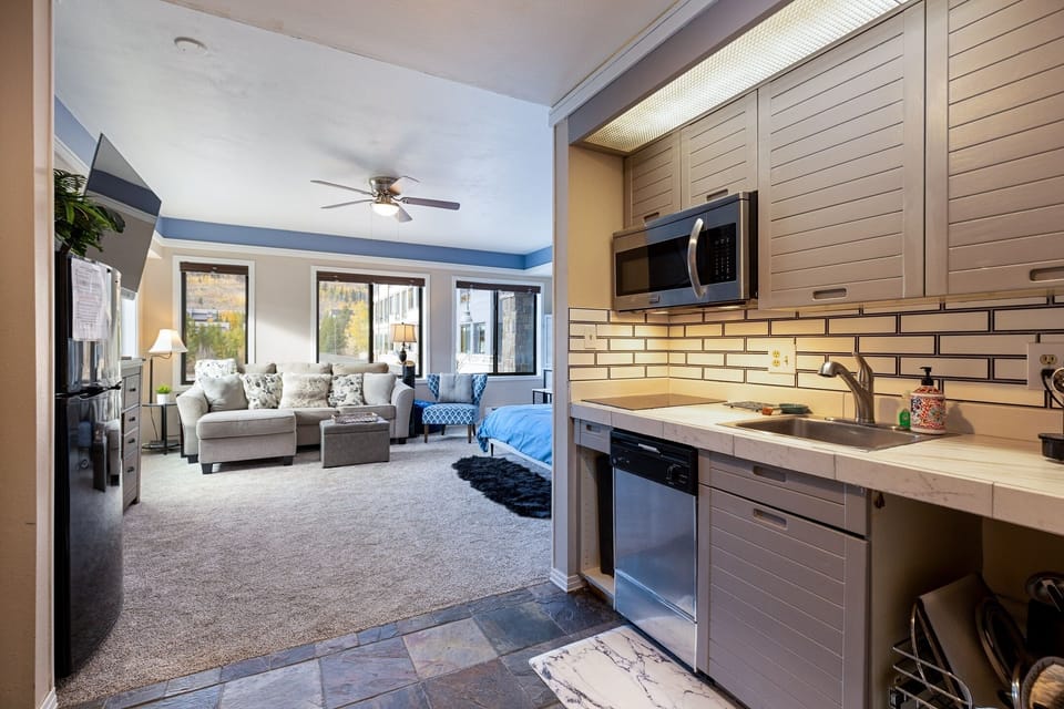 Studio | Private kitchen | Coffee/tea maker, fridge, toaster