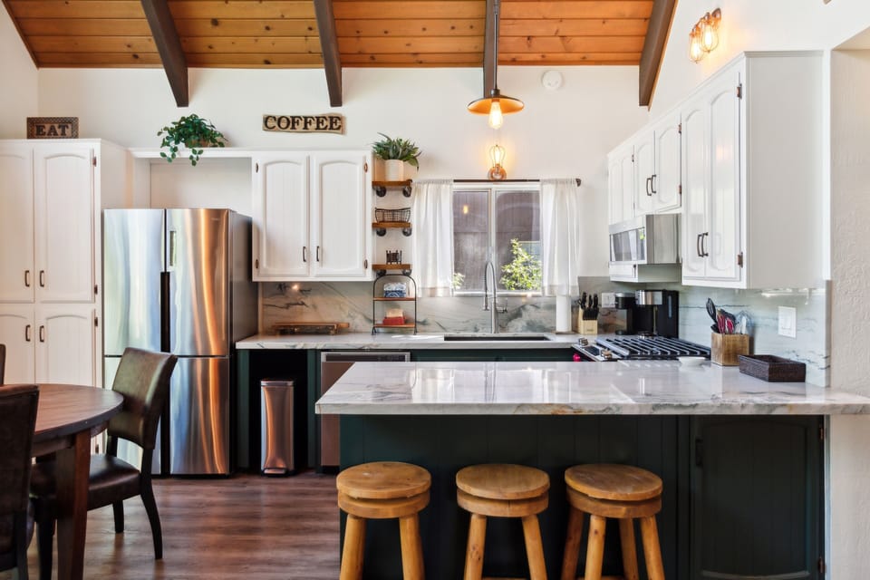 House, 3 Bedrooms | Private kitchen | Fridge, oven, coffee/tea maker, toaster