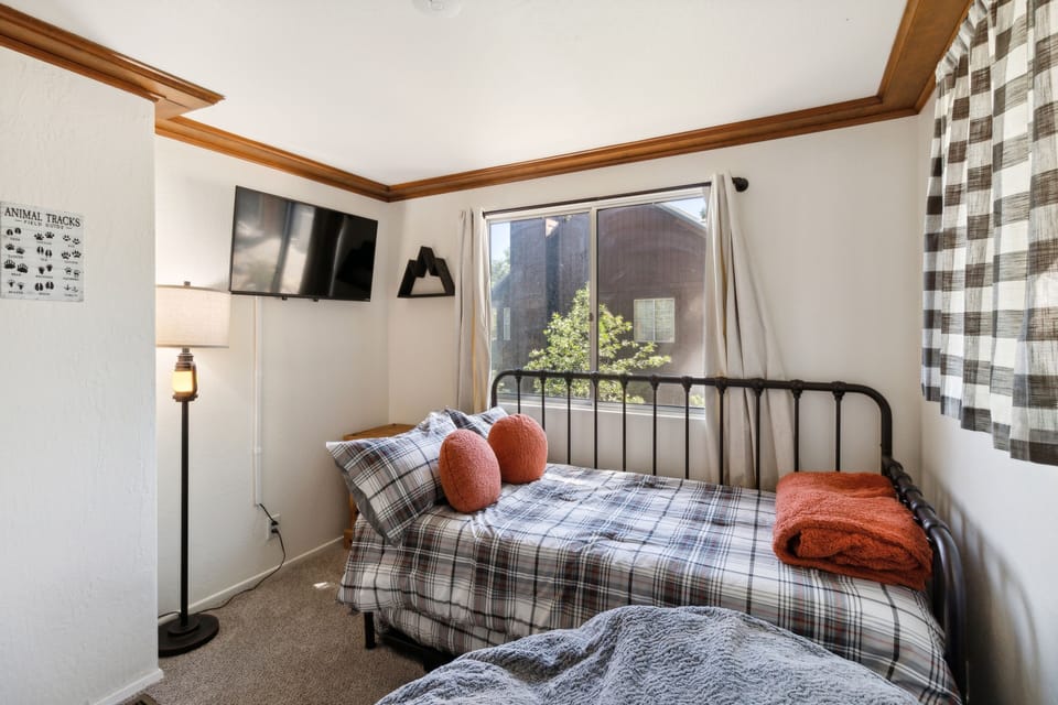 House, 3 Bedrooms | 3 bedrooms, laptop workspace, iron/ironing board, free WiFi