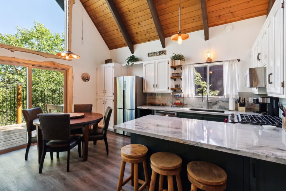 House, 3 Bedrooms | Private kitchen | Fridge, oven, coffee/tea maker, toaster