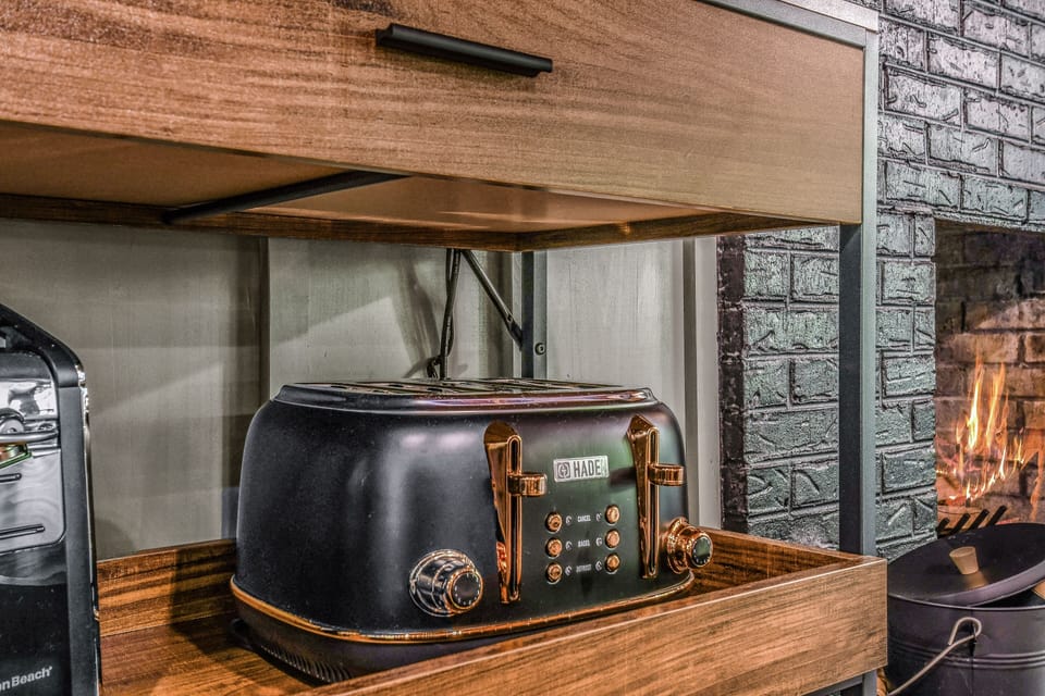 Cabin, 1 Bedroom | Private kitchen | Fridge, oven, coffee/tea maker, toaster