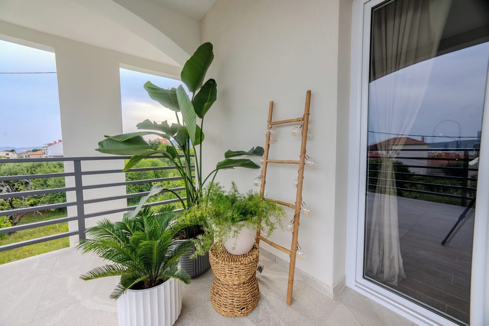 Terrace - details