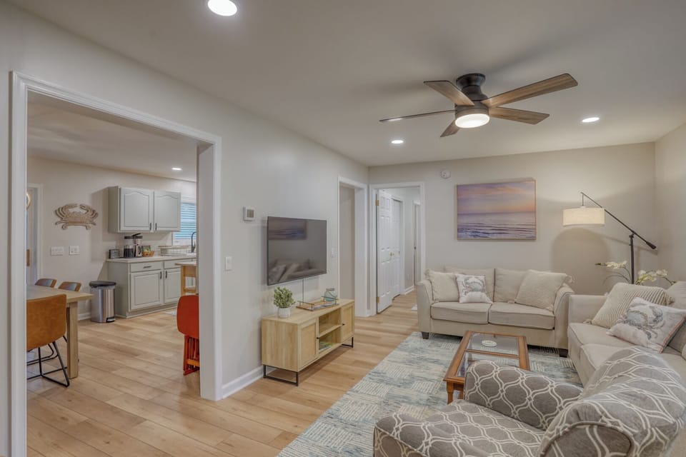 A fresh, cozy beach retreat! 