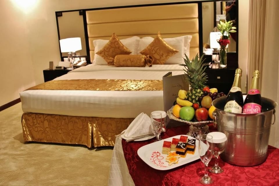 Deluxe Double Room | Hypo-allergenic bedding, down comforters, minibar, in-room safe