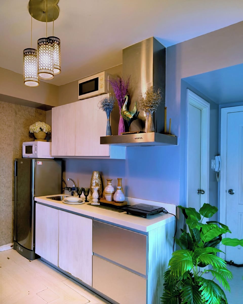 Comfort Condo, Balcony, Beach View | Private kitchen