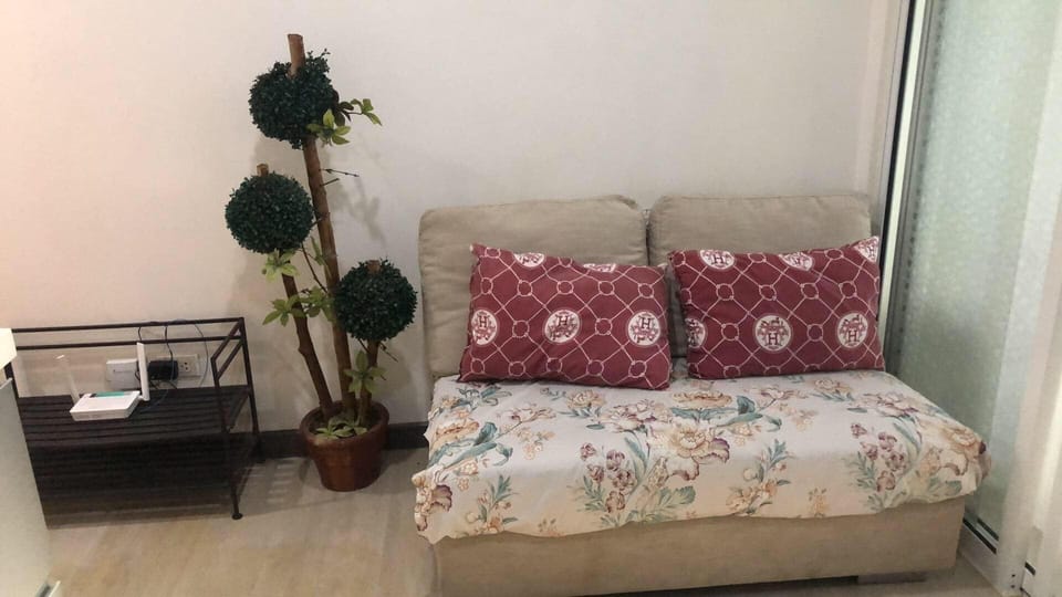 Comfort Condo, Balcony, Beach View | Living area