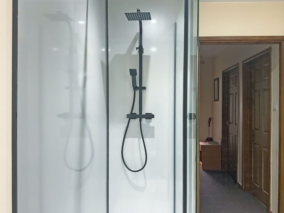 Shower room | Cairnsmore Cottage - Barrhill Farm Holidays, Newton Stewart