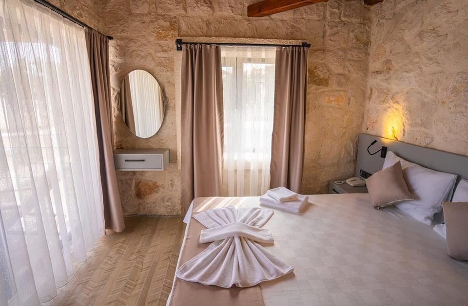Basic Suite, Garden View | 1 bedroom, hypo-allergenic bedding, individually decorated