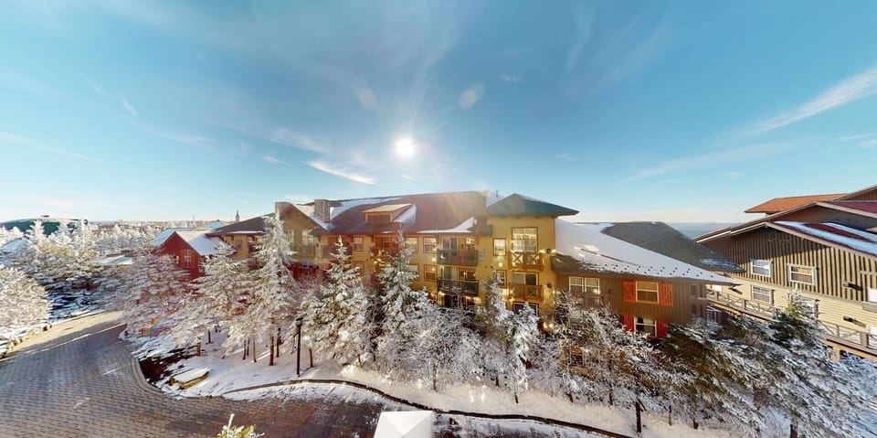 Neighborhood, Nature, Outdoors, Scenery, Building