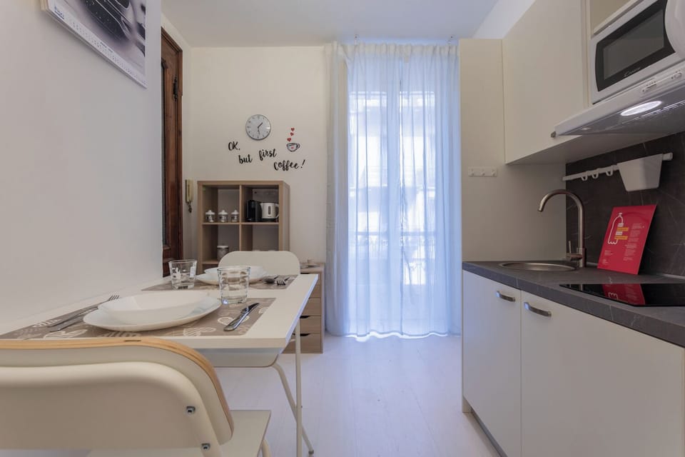City Studio, Balcony | Private kitchenette | Fridge, microwave, stovetop, espresso maker