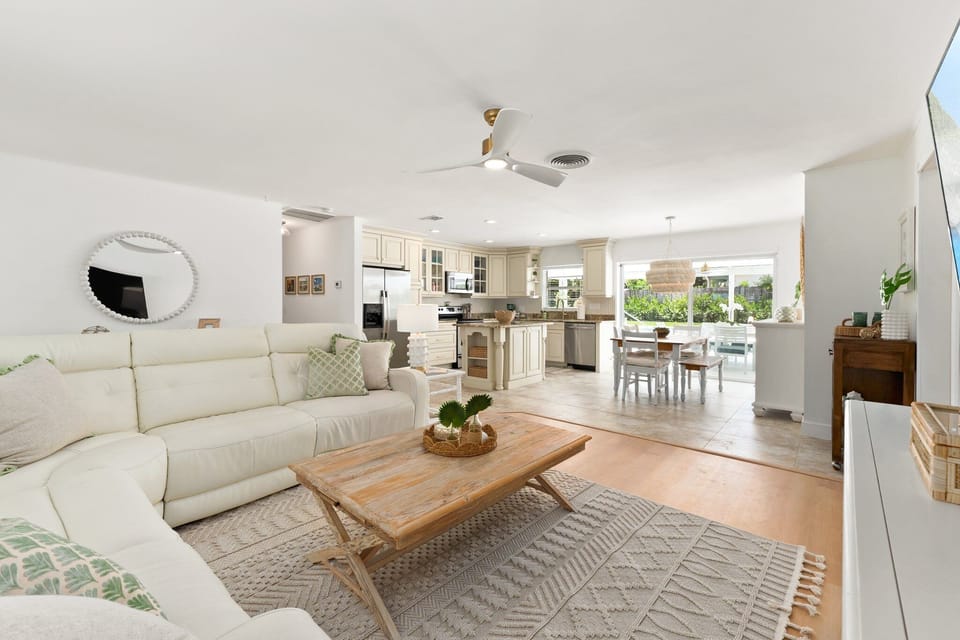 Open family/dining/kitchen. Great open floor plan