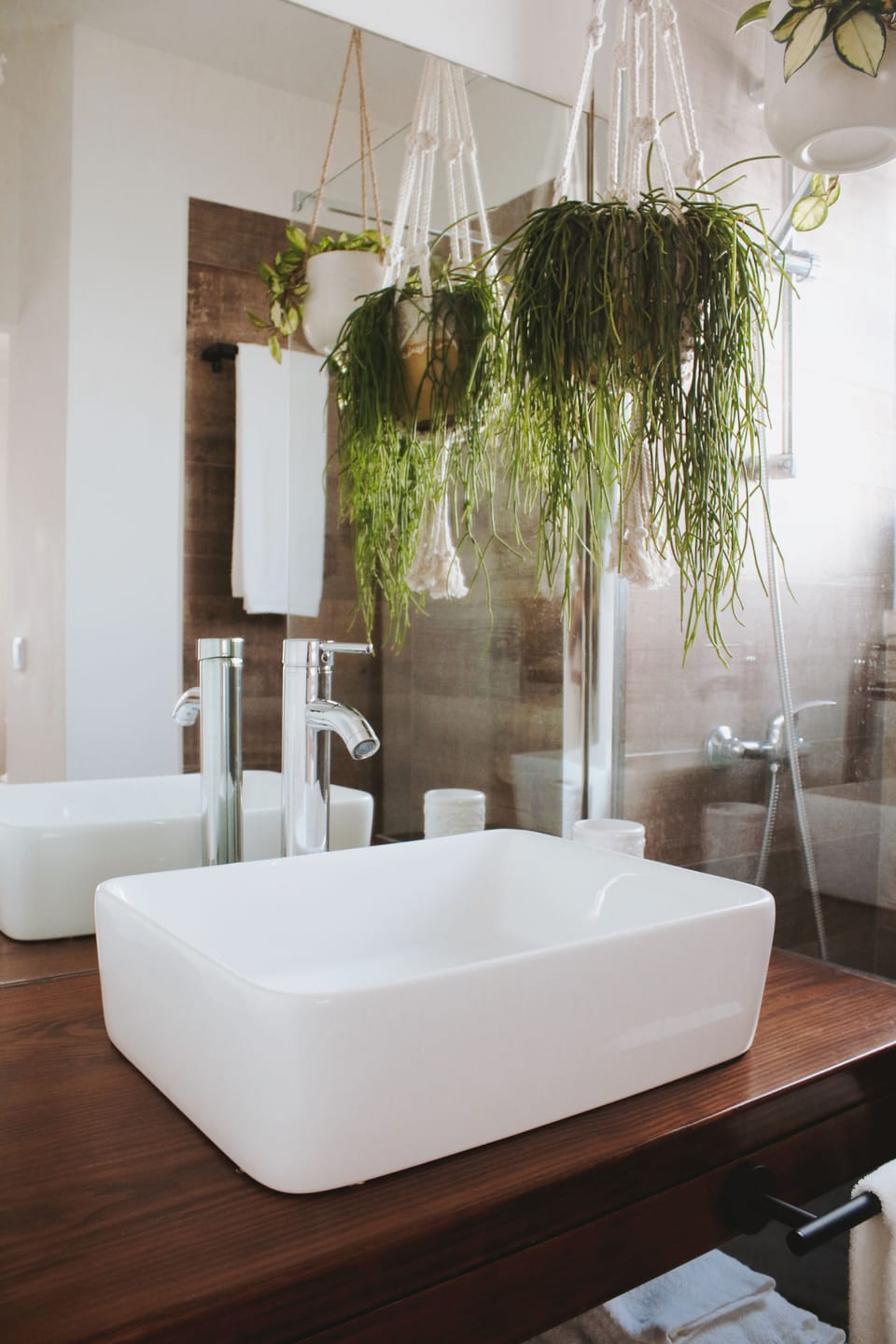 Classic Double Room | Bathroom | Shower, hair dryer, towels, toilet paper