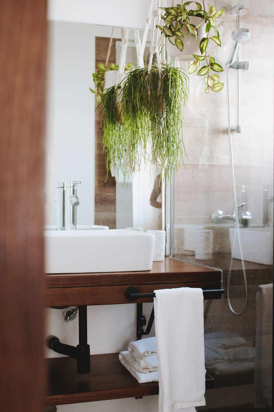 Classic Double Room | Bathroom | Shower, hair dryer, towels, toilet paper