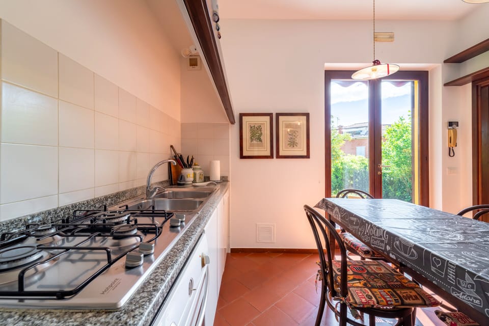 House, Lake View | Private kitchen | Espresso maker, coffee/tea maker