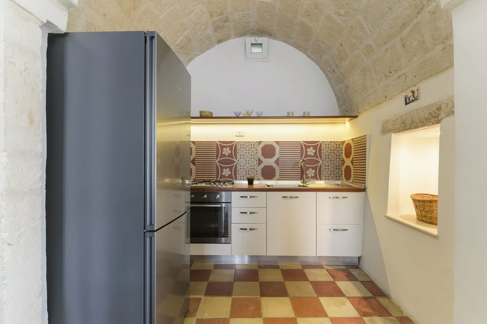Apartment, City View | Private kitchen | Fridge, oven, stovetop, cookware/dishes/utensils