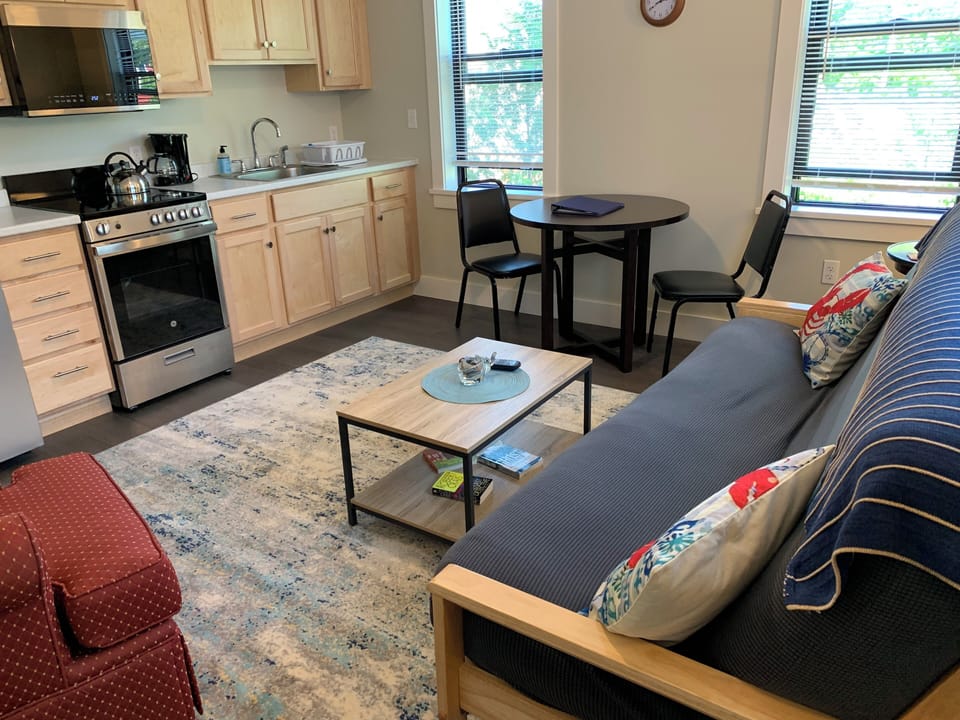 Full kitchen/living room