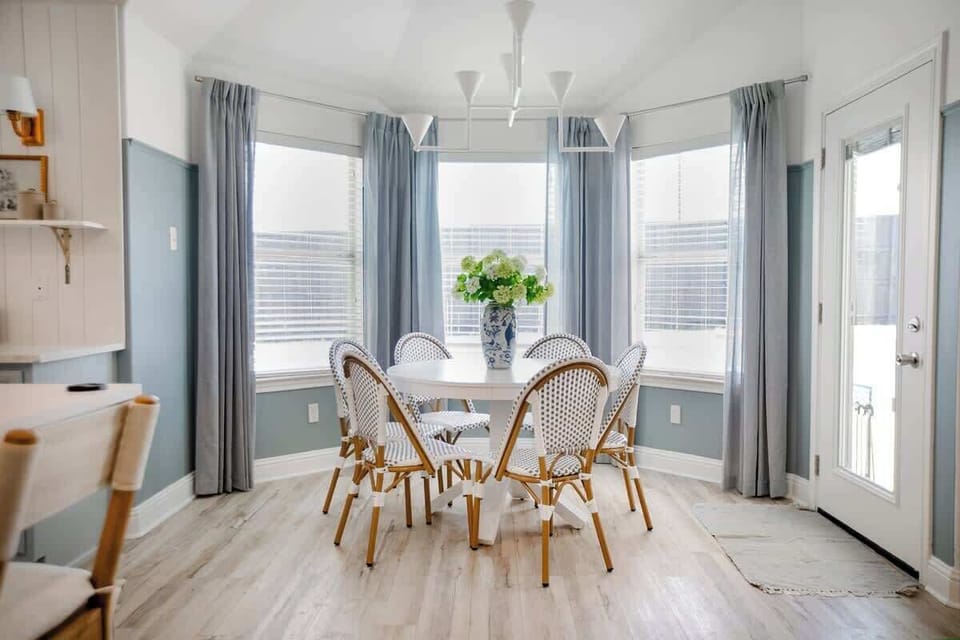 Dining space ( round dining table with 6 chairs)