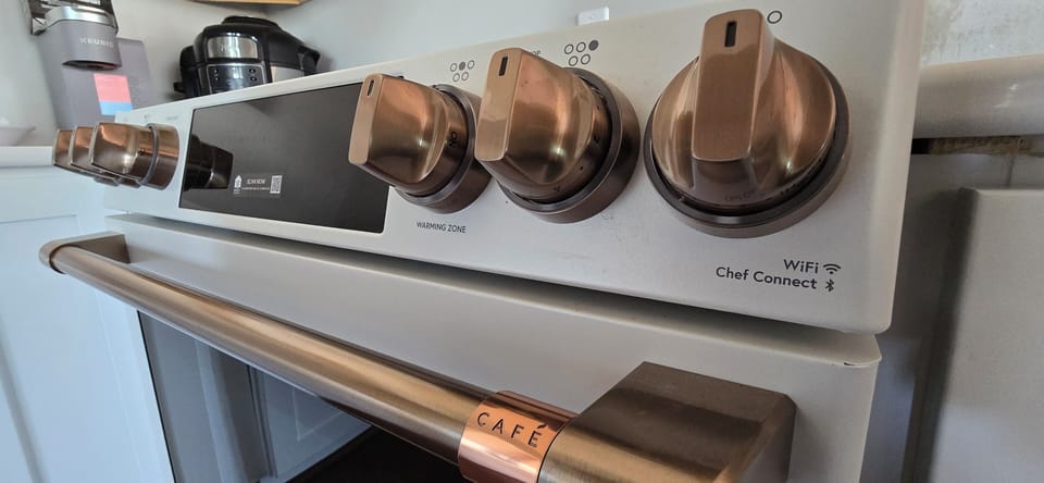 You control from your smartphone. Stay on the lake longer, Ready on return