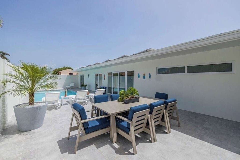 Experience the perfect blend of comfort  with our inviting outdoor dining set. From casual brunches to intimate dinners under the stars, every meal becomes a memorable affair in this scenic oasis.