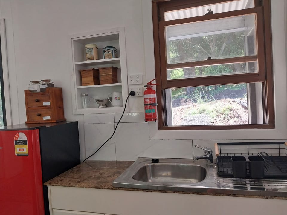 kitchenette no stove 