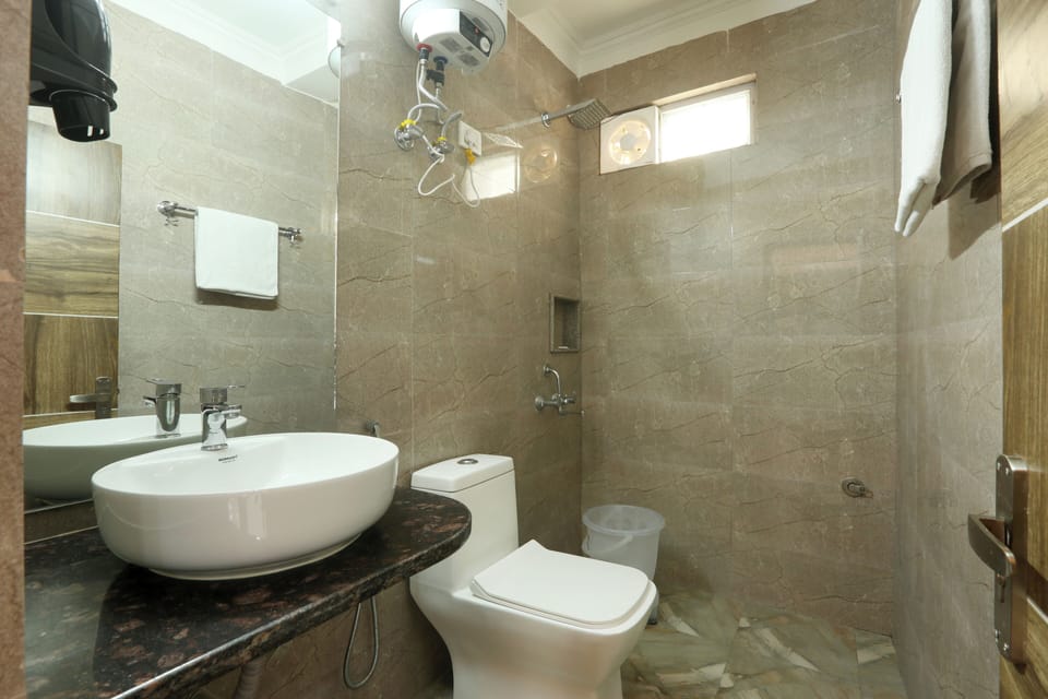 Deluxe Double Room, City View | Bathroom | Shower, free toiletries, hair dryer, slippers