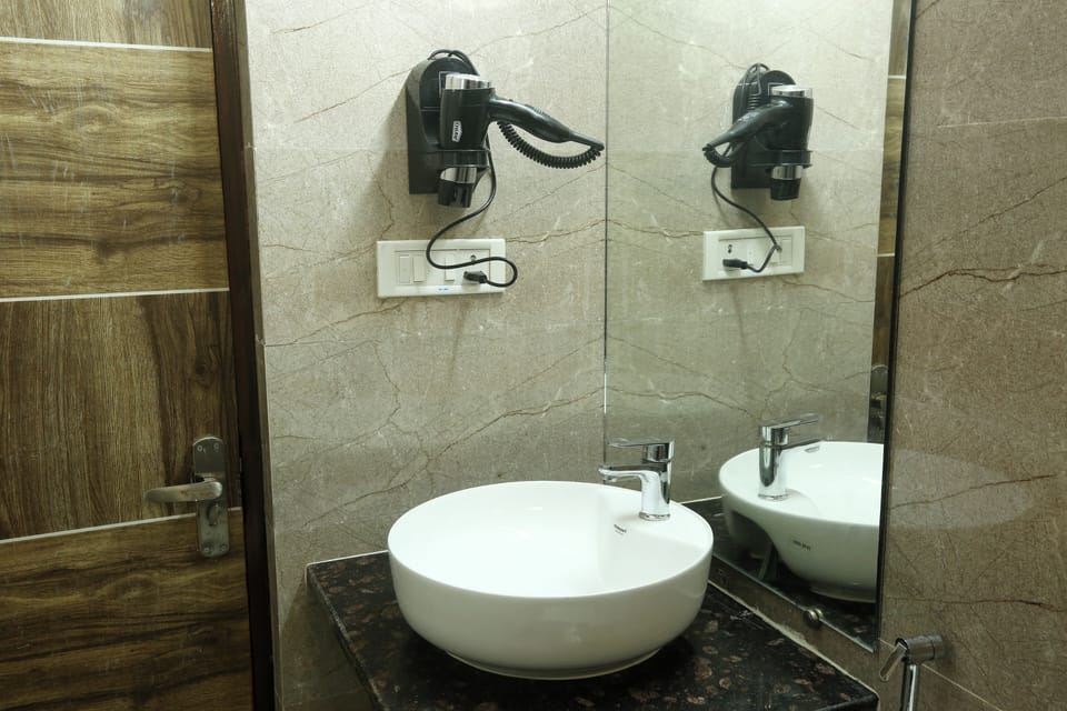 Deluxe Double Room, City View | Bathroom | Shower, free toiletries, hair dryer, slippers