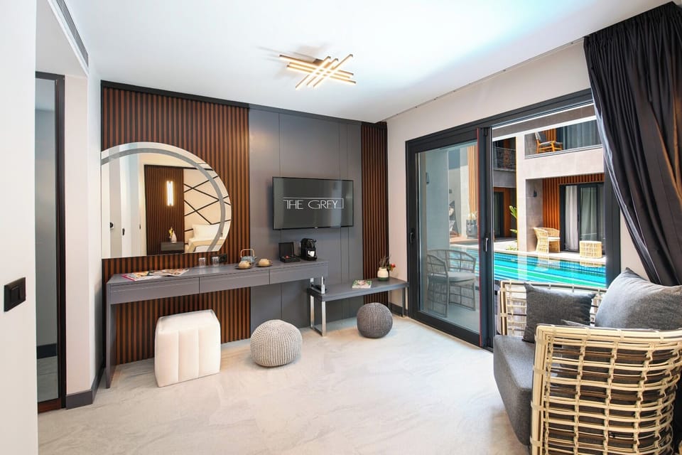 Signature Room | Free WiFi, bed sheets