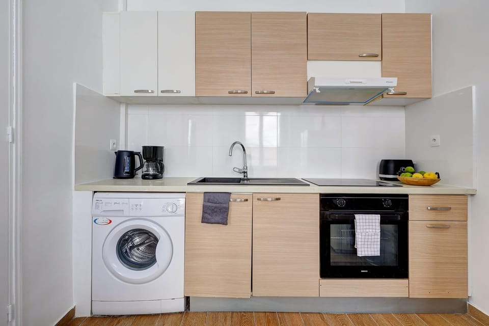 The kitchen is fully equipped to prepare a simple meal