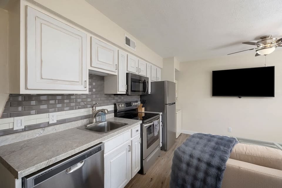 Full kitchen complete with all appliances