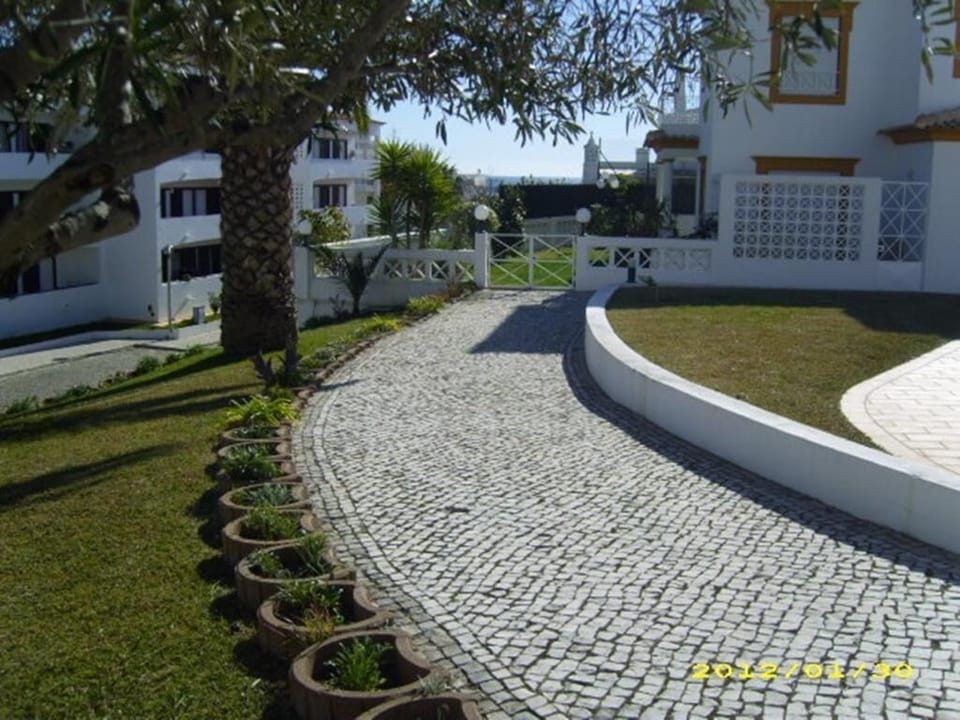 Vista de mar no jardim do Condominio