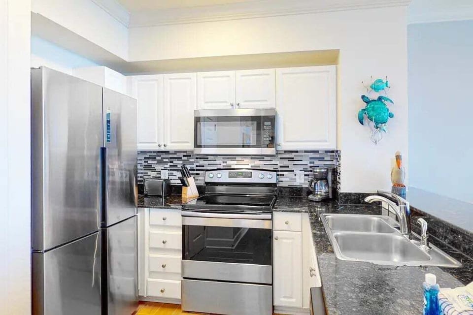 Full kitchen