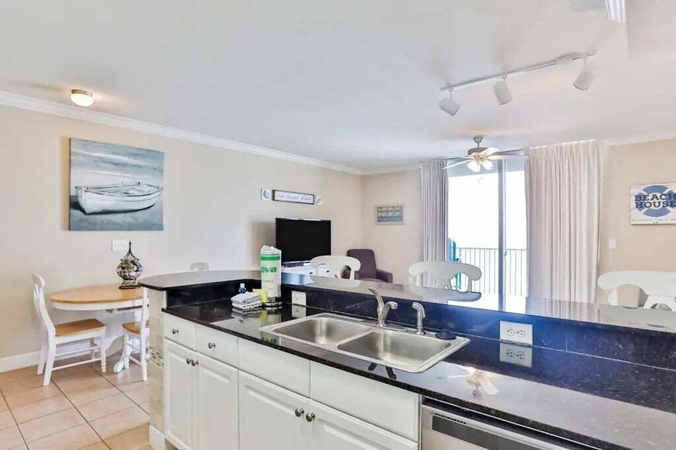 Full kitchen